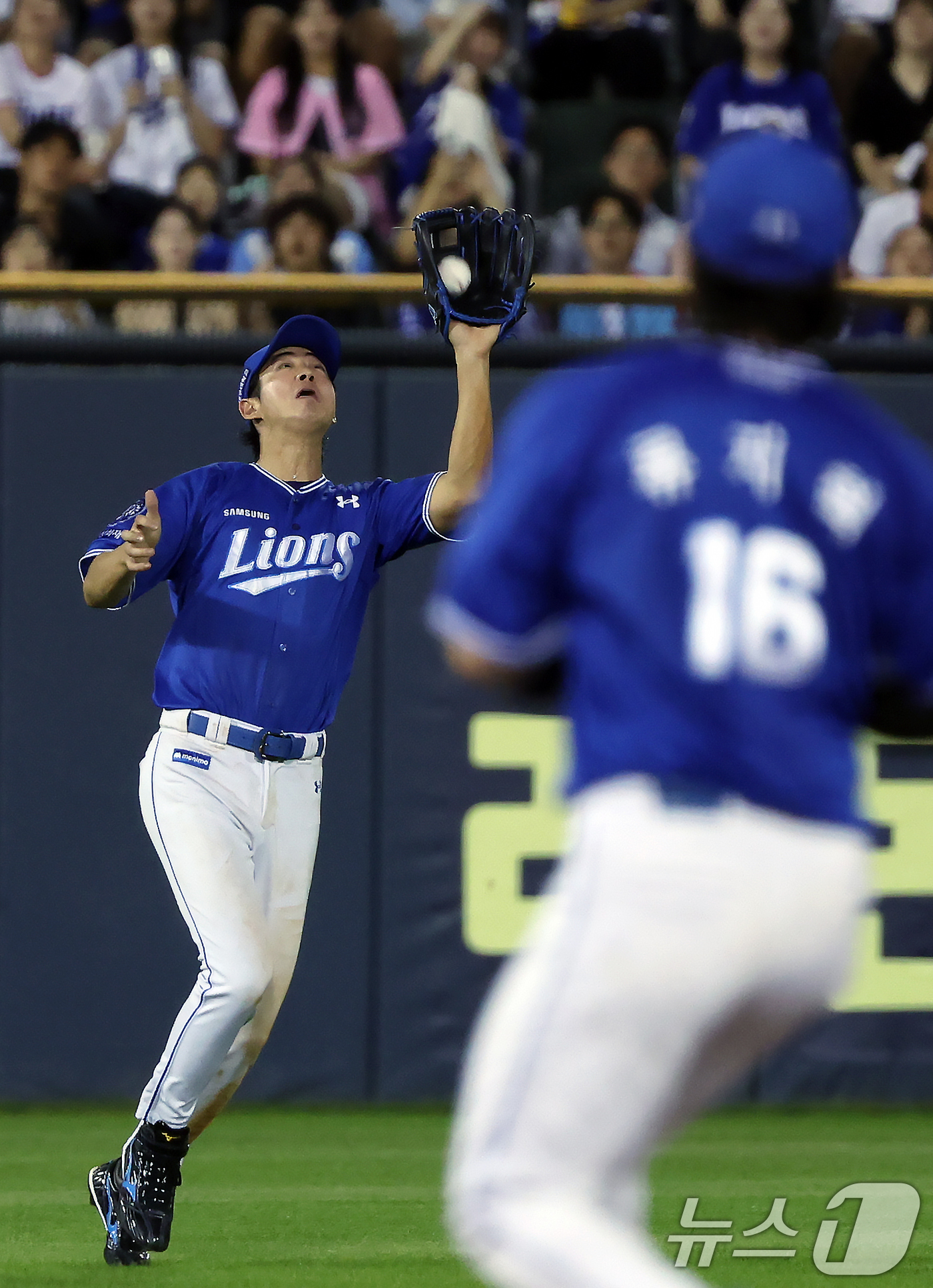 (서울=뉴스1) 박정호 기자 = 28일 오후 서울 송파구 잠실야구장에서 열린 프로야구 '2025 신한 SOL뱅크 KBO 리그' 삼성 라이온즈와 두산 베어스의 경기 5회말 1사 주자 …