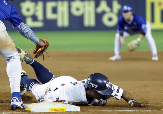 KBO, 2026 시즌부터 견제 상황 주루 방해도 '자동 진루권'