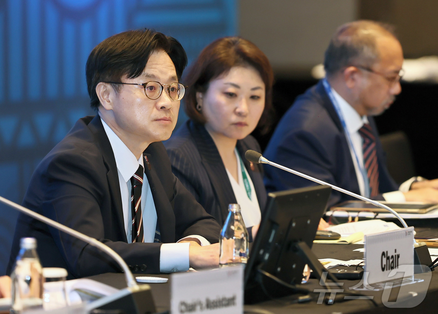 (서울=뉴스1) = 김정관 산업통상자원부 장관이 28일 부산 해운대구 파라다이스호텔에서 열린 'APEC 에너지장관회의'에 자리하고 있다. (산업부 제공. 재판매 및 DB 금지) 2 …