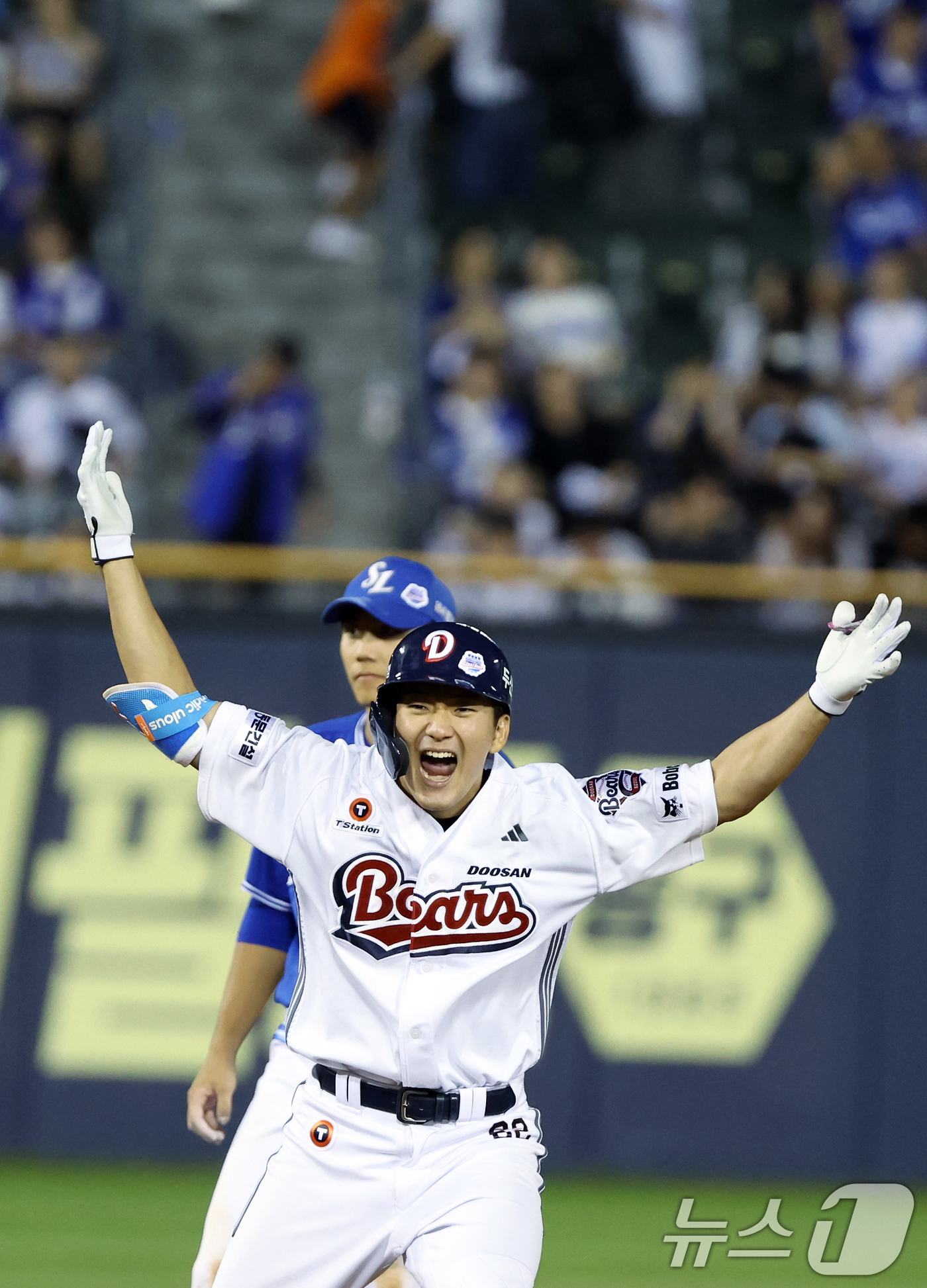 (서울=뉴스1) 박정호 기자 = 28일 오후 서울 송파구 잠실야구장에서 열린 프로야구 '2025 신한 SOL뱅크 KBO 리그' 삼성 라이온즈와 두산 베어스의 경기 10회말 2사 주 …