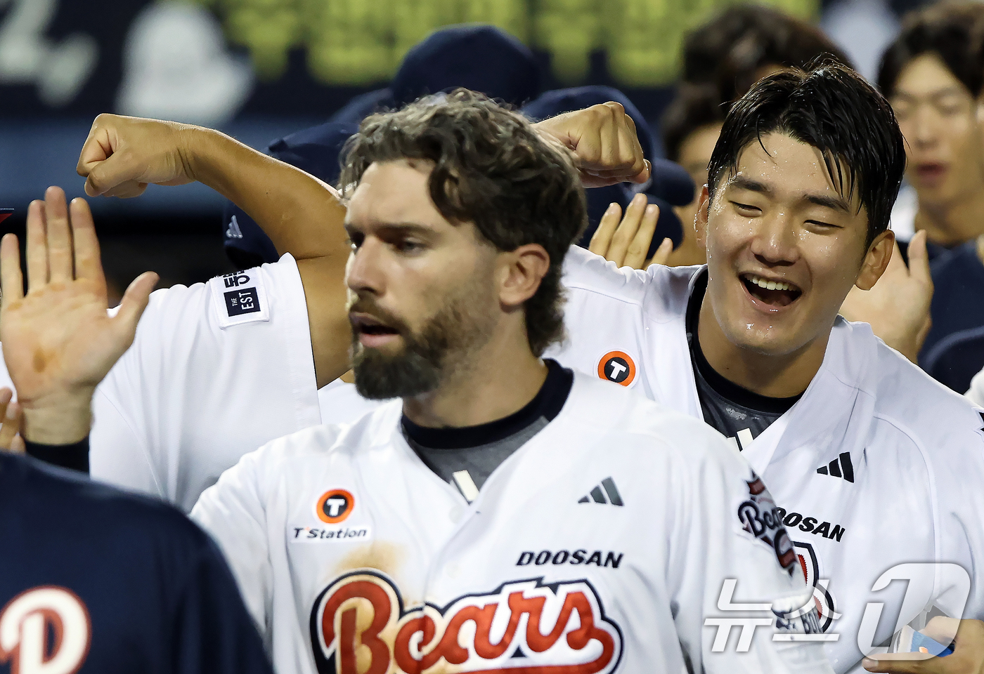 (서울=뉴스1) 박정호 기자 = 28일 오후 서울 송파구 잠실야구장에서 열린 프로야구 '2025 신한 SOL뱅크 KBO 리그' 삼성 라이온즈와 두산 베어스의 경기 10회말 2사 주 …