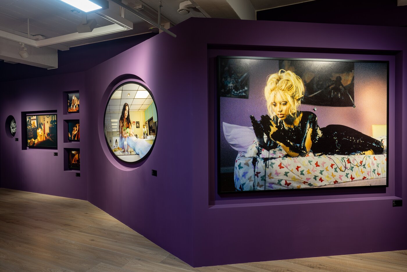 본문 이미지 - 페트라 콜린스 fangirl, The Gaze, 2025, courtesy of DAELIM MUSEUM (대림미술관 제공)