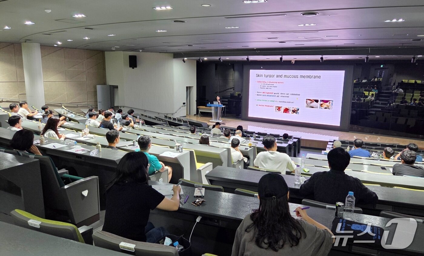 본문 이미지 - 온누리동물메디컬센터는 28일 안산대학교에서 송중현 충남대 교수 초청 세미나를 진행했다. ⓒ 뉴스1 최서윤 기자
