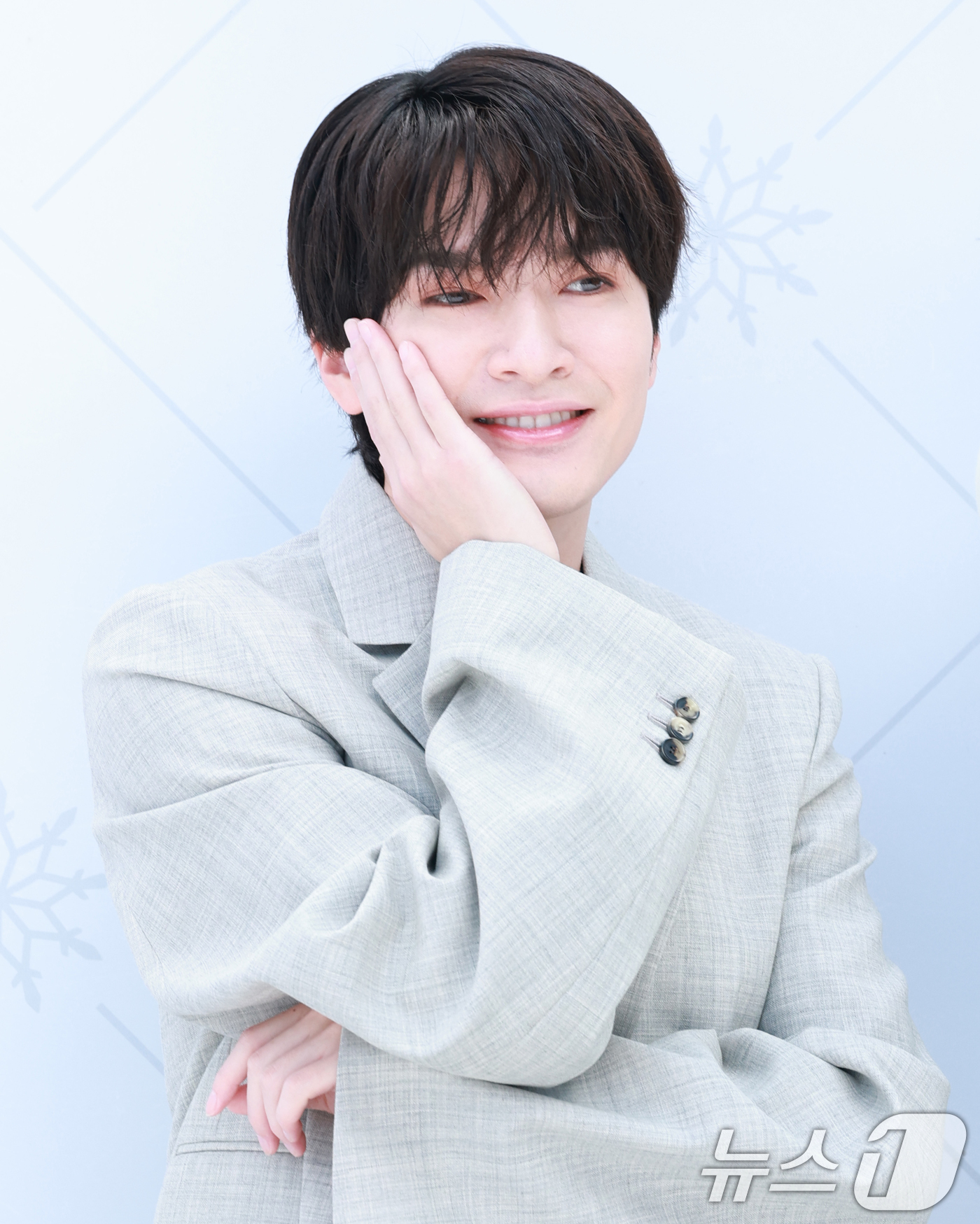 (서울=뉴스1) 권현진 기자 = ‘일본 국민 아이돌’ 스노우맨(Snow Man) 후카자와 타츠야가 29일 오전 서울 성동구 성수동에서 열린 '한여름 속 한겨울' 팝업스토어 오픈 행 …