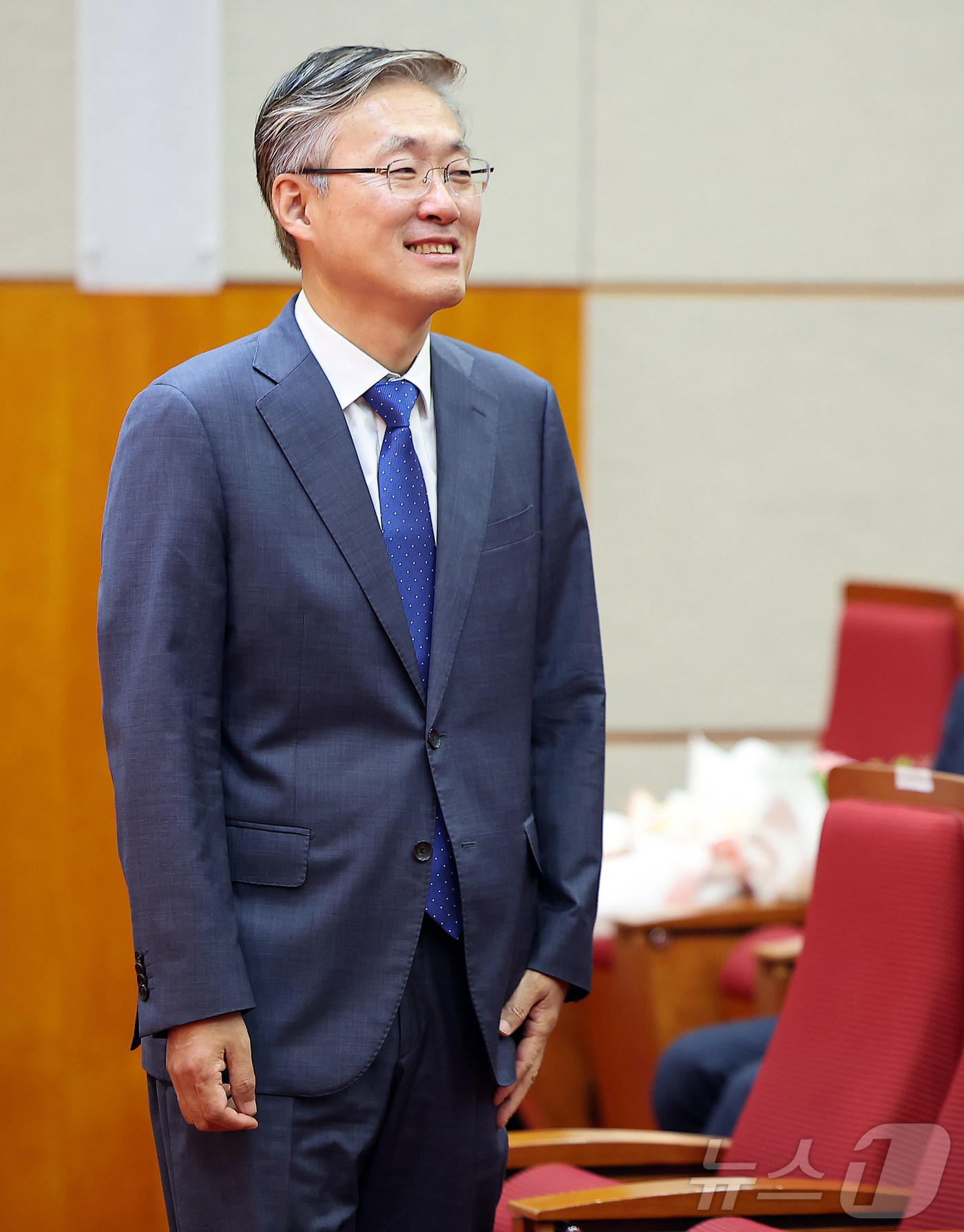 (서울=뉴스1) 김진환 기자 = 김형두 헌법재판소 재판관이 29일 오전 서울 종로구 재동 헌법재판소 대강당에서 열린 김정원 헌법재판소 사무처장 퇴임식에 참석하고 있다. 2025.8 …