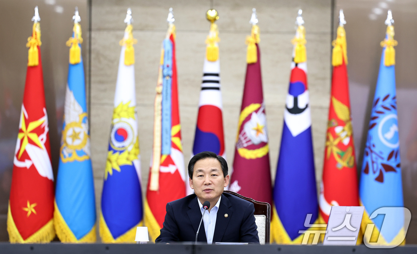 (서울=뉴스1) 구윤성 기자 = 이두희 국방부 차관이 29일 오후 서울 용산구 국방부에서 열린 국방인공지능회의에서 모두발언을 하고 있다. 2025.8.29/뉴스1