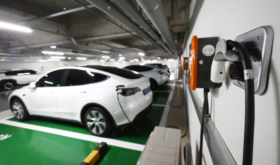 새해 '전기차 충전시설' 보험 의무 가입…출산·육아기 보험료 할인