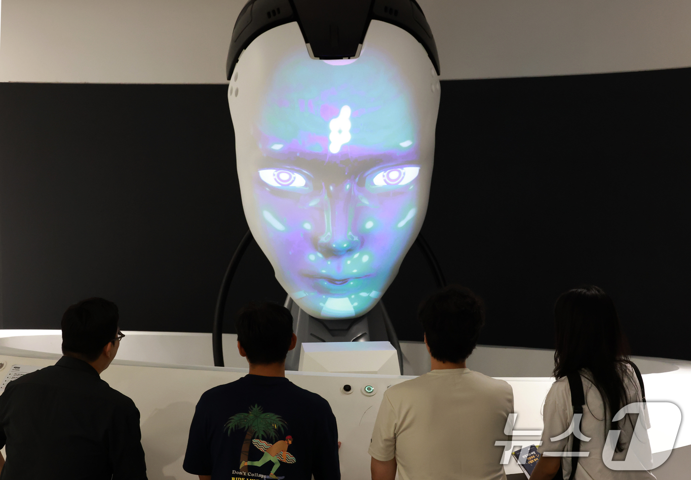 (서울=뉴스1) 권현진 기자 = 이재명 정부가 역대 최대 규모인 728조 원 규모의 내년도 예산안을 편성했다. R&D 예산은 5조7천억 원 늘어난 35조3천억 원, AI 예산은 3 …