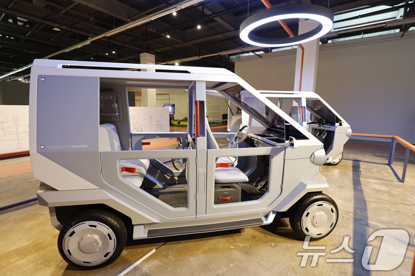 본문 이미지 - 2025 광주디자인비엔날레는 29일 광주비엔날레 전시관에서 프레스 투어를 갖고 19개국 429명이 참여한 163점의 작품을 선보였다.  2025.8.29/뉴스1 ⓒ News1 김태성 기자