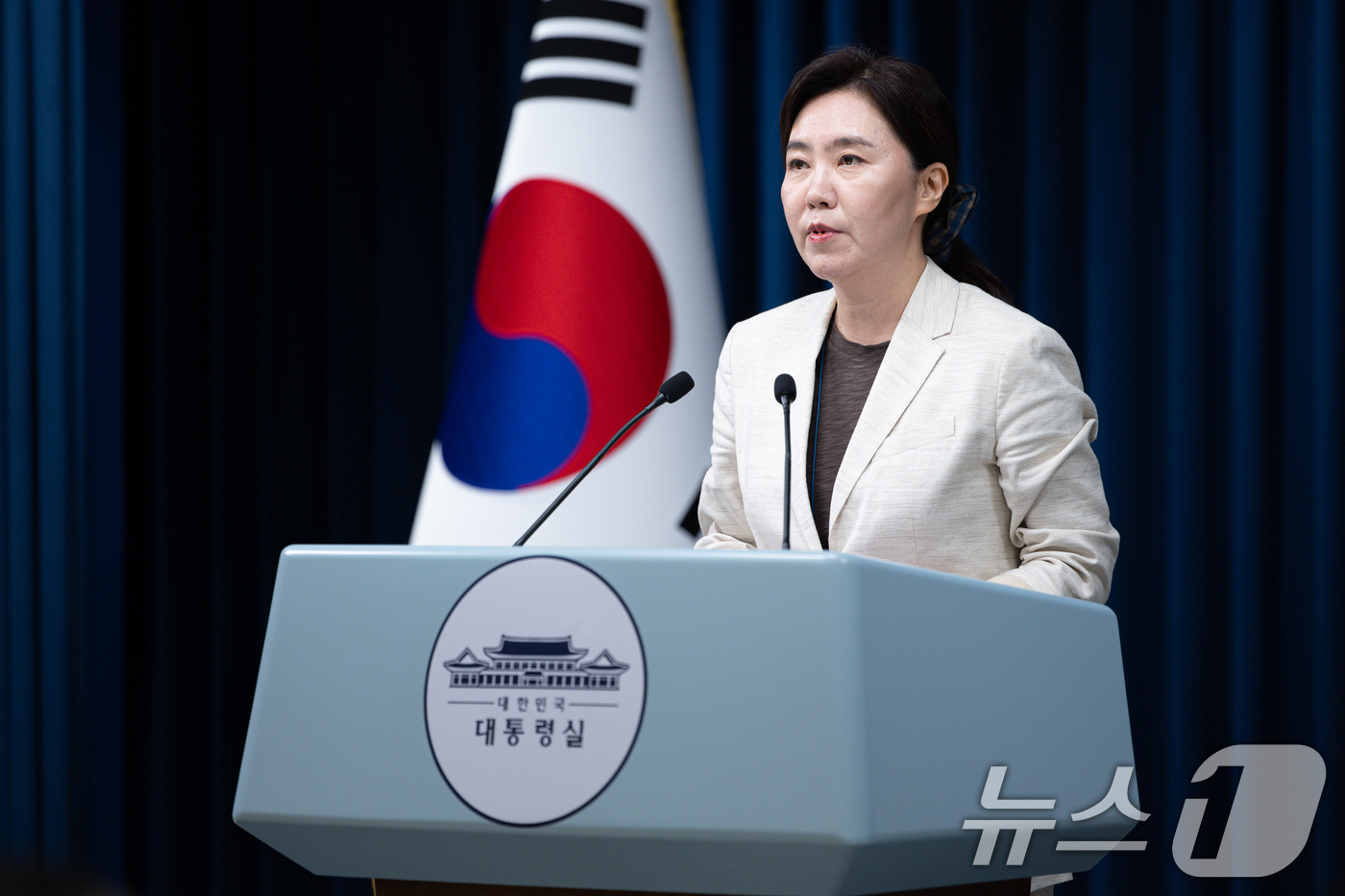 (서울=뉴스1) 이재명 기자 = 강유정 대통령실 대변인이 29일 서울 용산 대통령실 청사에서 국무회의 관련 브리핑을 하고 있다. 2025.8.29/뉴스1