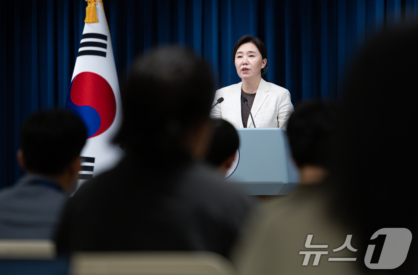 (서울=뉴스1) 이재명 기자 = 강유정 대통령실 대변인이 29일 서울 용산 대통령실 청사에서 국무회의 관련 브리핑을 하고 있다. 2025.8.29/뉴스1