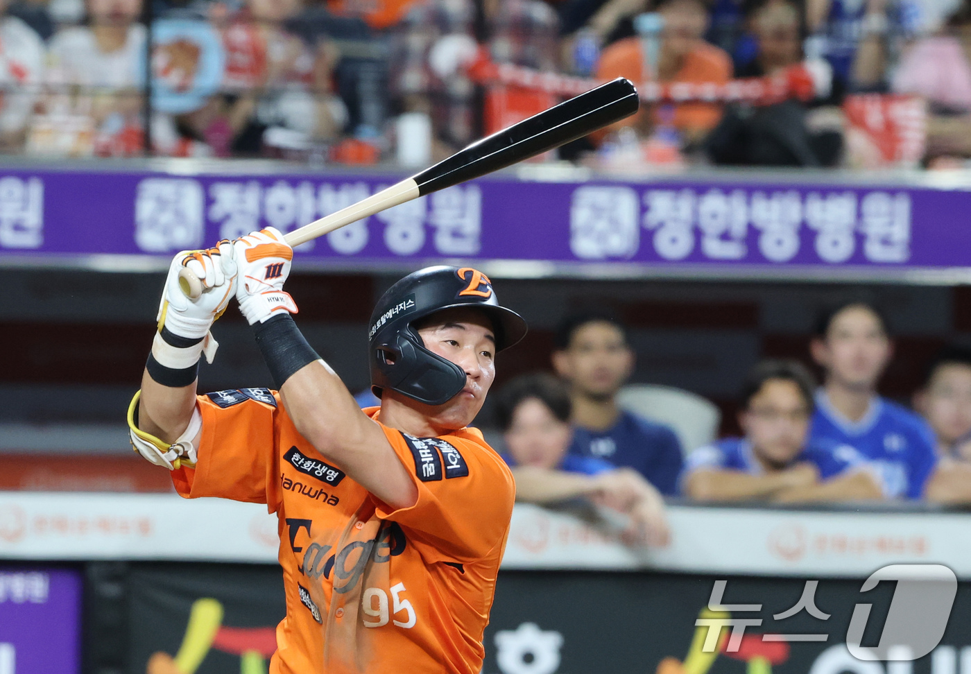 (대전=뉴스1) 김기태 기자 = 29일 대전 한화생명 볼파크에서 열린 프로야구 '2025 신한 SOL뱅크 KBO 리그' 삼성 라이온즈와 한화 이글스의 경기에서 2회말 1사 2, 3 …