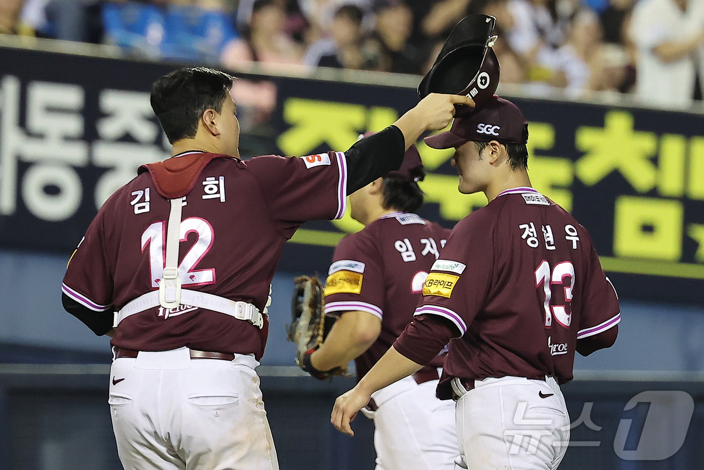 (서울=뉴스1) 김진환 기자 = 29일 오후 서울 송파구 잠실야구장에서 열린 프로야구 '2025 신한 SOL뱅크 KBO 리그' 키움 히어로즈와 LG 트윈스의 경기, 키움 선발 정현 …