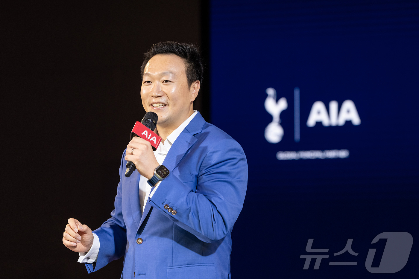 (서울=뉴스1) = AIA생명이 지난 2일 서울 여의도 콘래드 호텔에서 영국프리미어리그(EPL) 축구팀 토트넘 홋스퍼와 ‘함께 즐기고, 함께 기부해요(Play Together, G …