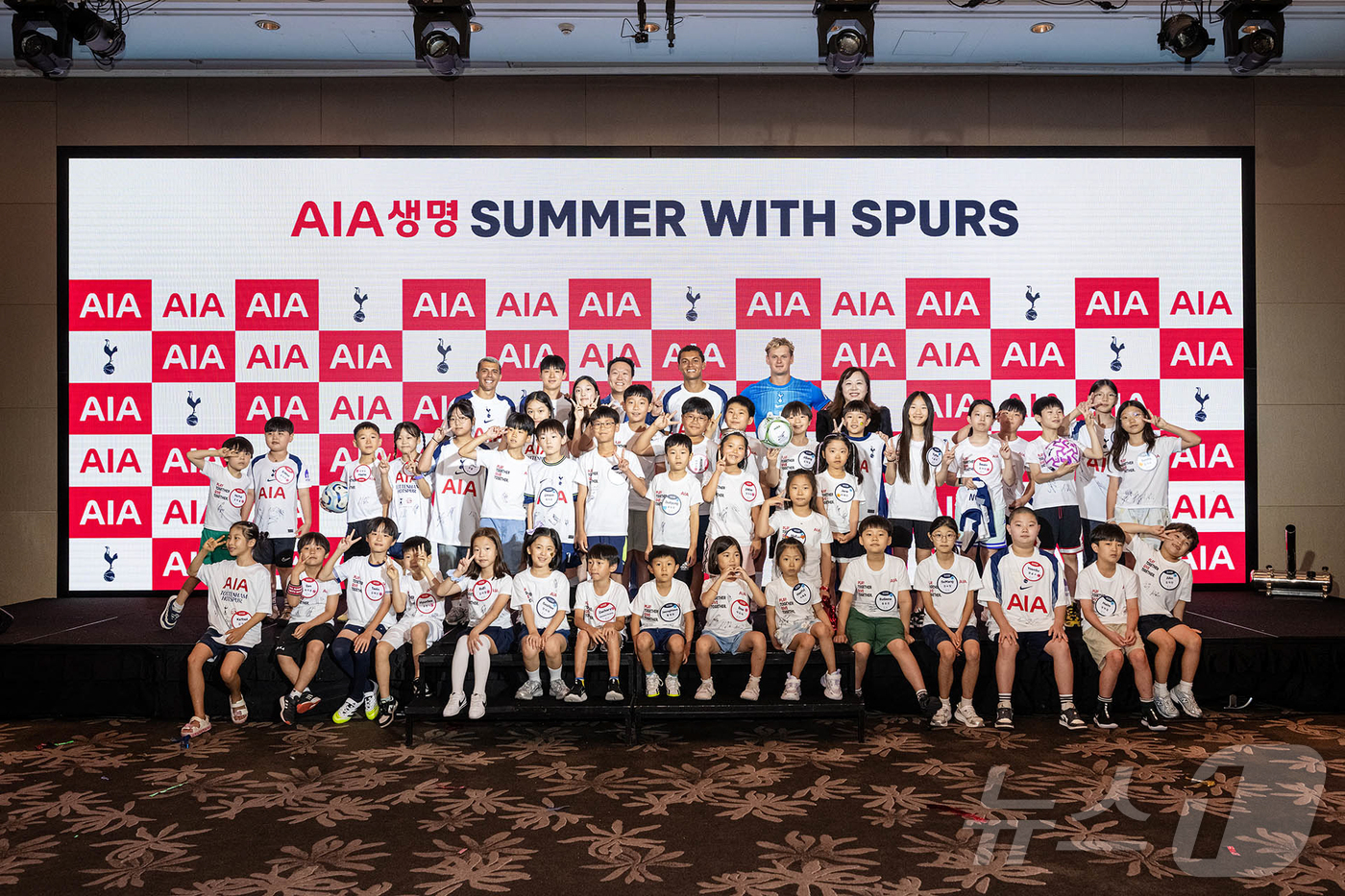 (서울=뉴스1) = AIA생명은 지난 2일 서울 여의도 콘래드 호텔에서 영국프리미어리그(EPL) 축구팀 토트넘 홋스퍼와 ‘함께 즐기고, 함께 기부해요(Play Together, G …