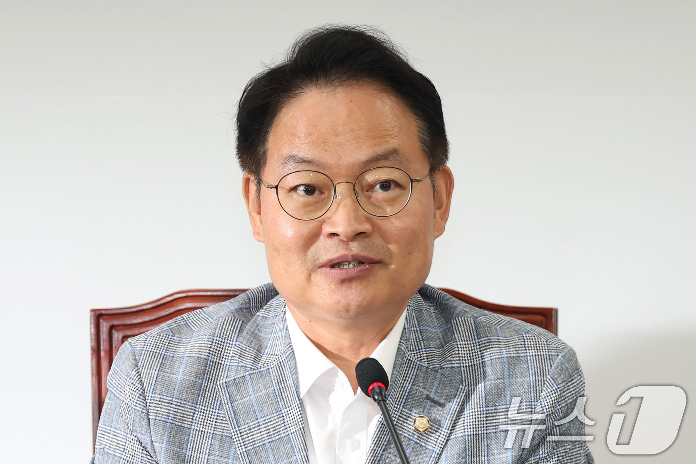 (서울=뉴스1) 이광호 기자 = 허영 더불어민주당 원내정책수석이 3일 오전 서울 여의도 국회에서 노조법2·3조 개정 관련 기자간담회를 하고 있다. 2025.8.3/뉴스1