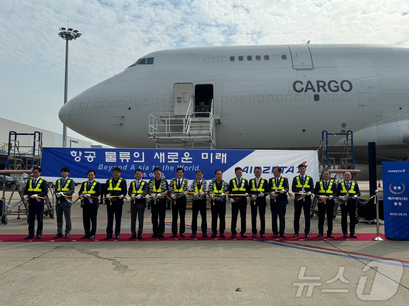 (서울=뉴스1) = 인천국제공항공사(사장 이학재)는 지난 1일 에어인천과 아시아나 화물사업부가 통합하여 신설된 화물항공사 ‘에어제타’가 인천공항에서 첫 항공편 운항을 시작했다고 3 …