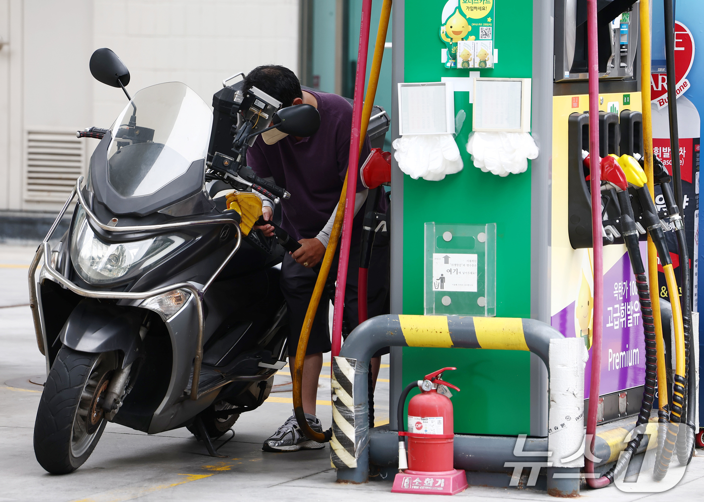 (서울=뉴스1) 김민지 기자 = 트럼프 행정부가 러시아 제재 강화를 예고한 가운데 국내 주유소 휘발유와 경유 가격이 모두 상승했다.한국석유공사 유가정보시스템 오피넷에 따르면 7월 …