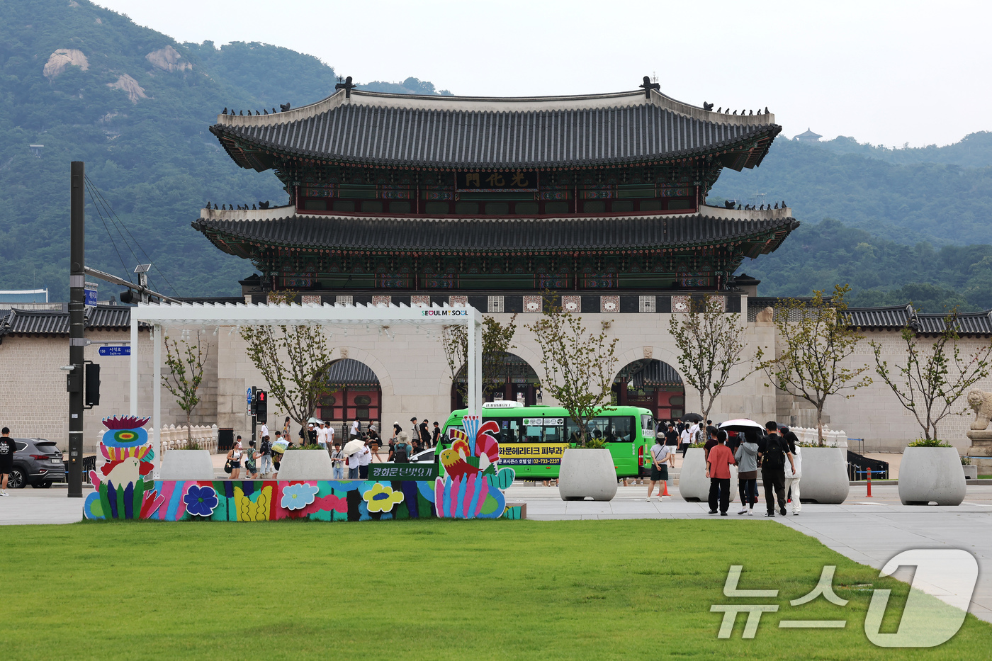 (서울=뉴스1) 장수영 기자 = 3일 서울 종로구 광화문 광장이 본격적인 여름 휴가철을 맞아 비교적 한산한 모습을 보이고 있다.  2025.8.3/뉴스1