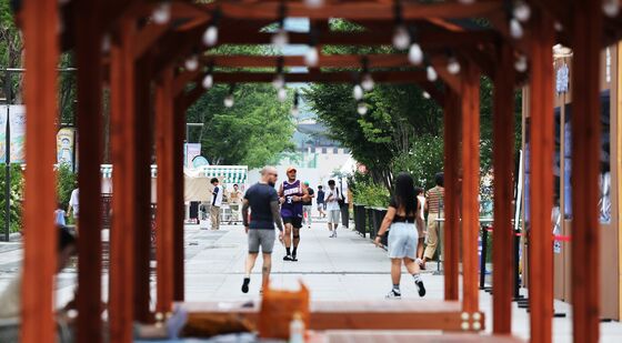 한산한 모습의 도심