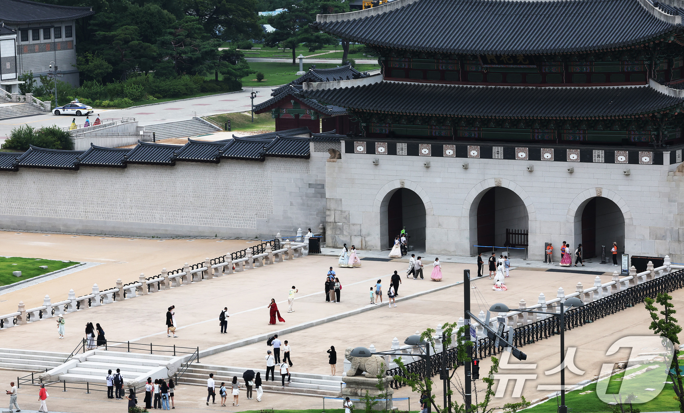 (서울=뉴스1) 장수영 기자 = 3일 서울 종로구 경복궁과 광화문이 본격적인 여름 휴가철을 맞아 비교적 한산한 모습을 보이고 있다.  2025.8.3/뉴스1