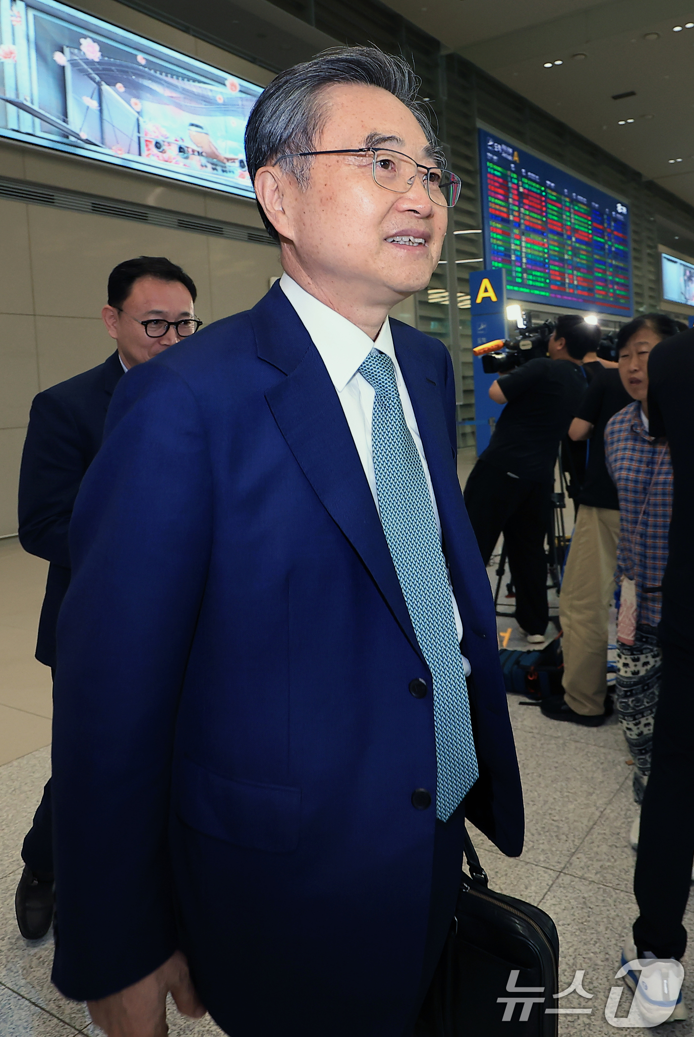 (인천공항=뉴스1) 박정호 기자 = 미국 방문을 마친 조현 외교부 장관이 3일 오후 인천국제공항 2터미널을 통해 귀국하고 있다.  2025.8.3/뉴스1