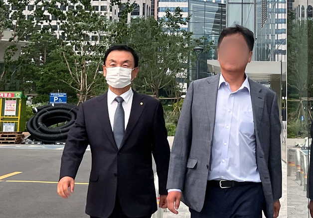 특검 소환 조사 마친 권오수 전 도이치모터스 회장