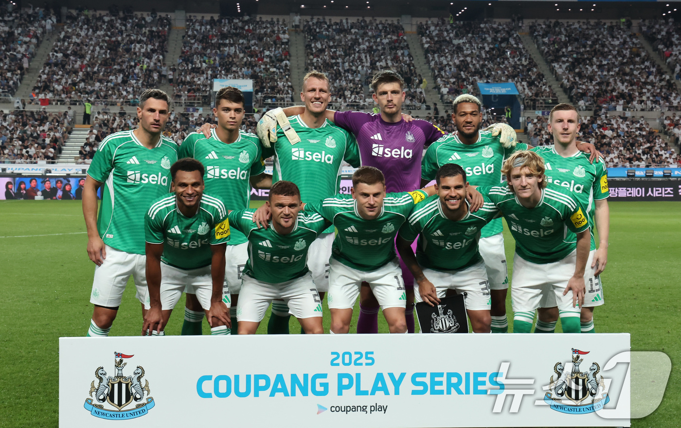 (서울=뉴스1) 장수영 기자 = 3일 오후 서울 마포구 서울월드컵경기장에서 열린 쿠팡플레이 시리즈 토트넘 홋스퍼와 뉴캐슬 유나이티드의 경기에 앞서 뉴캐슬 선발 선수들이 기념 촬영하 …
