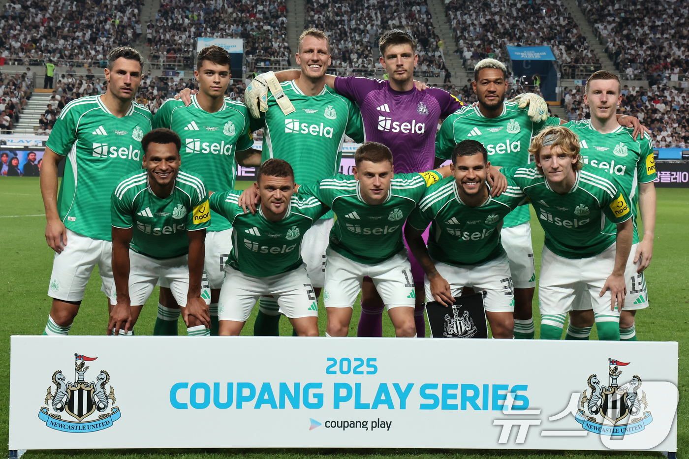 (서울=뉴스1) 장수영 기자 = 3일 오후 서울 마포구 서울월드컵경기장에서 열린 쿠팡플레이 시리즈 토트넘 홋스퍼와 뉴캐슬 유나이티드의 경기에 앞서 뉴캐슬 선발 선수들이 기념 촬영하 …
