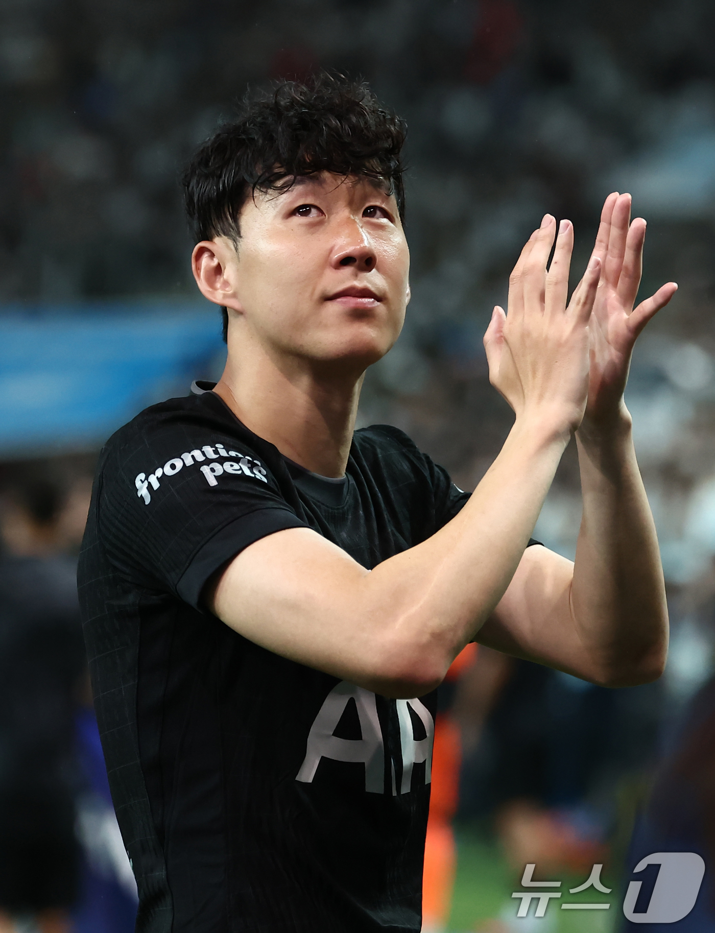 (서울=뉴스1) 김민지 기자 = 3일 오후 서울 마포구 서울월드컵경기장에서 열린 쿠팡플레이 시리즈 토트넘 홋스퍼와 뉴캐슬 유나이티드의 경기에서 사실상 토트넘 마지막 경기를 치른 손 …