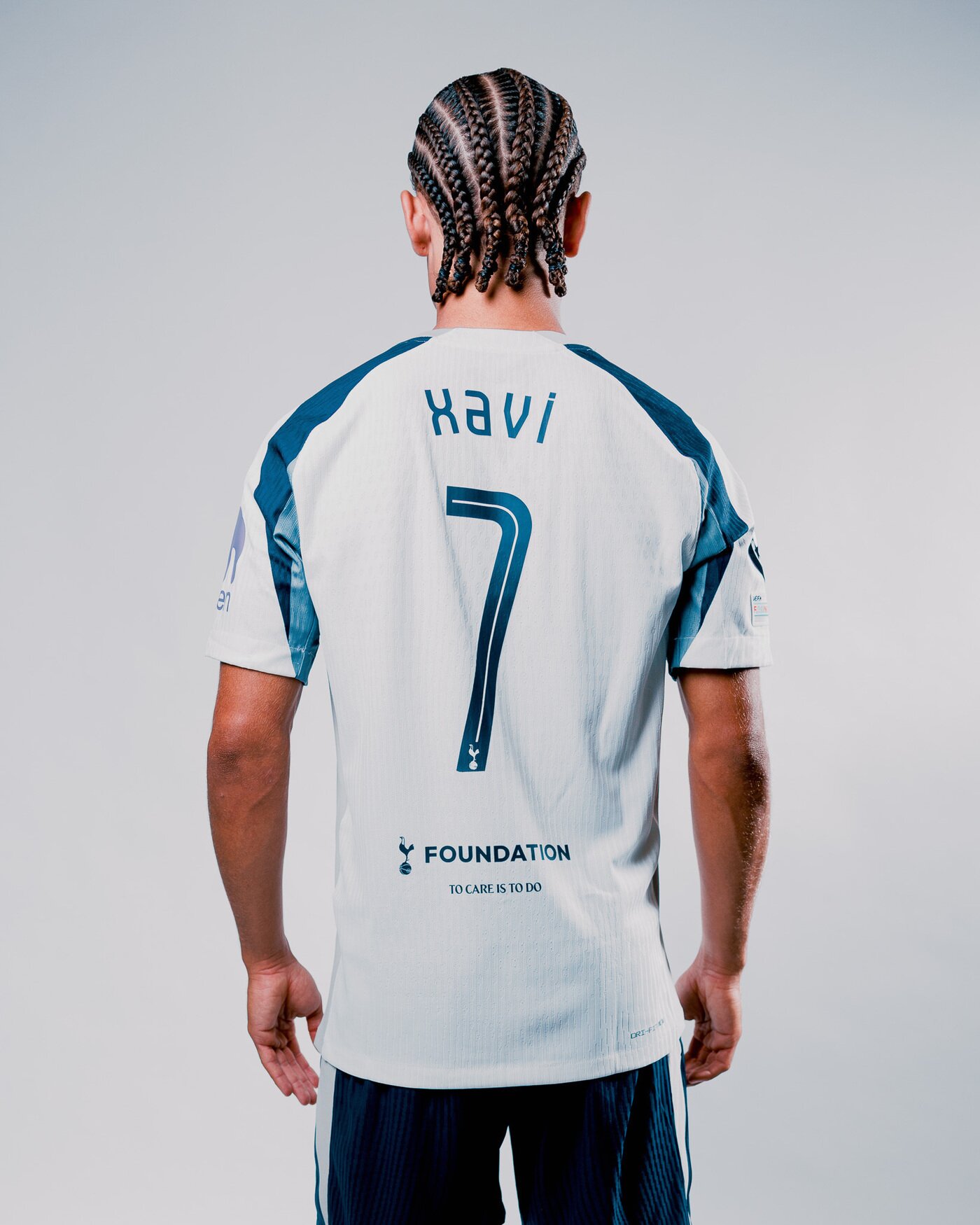 본문 이미지 - 토트넘 홋스퍼의 새로운 7번 사비 시몬스. &#40;토트넘 SNS 캡처&#41;