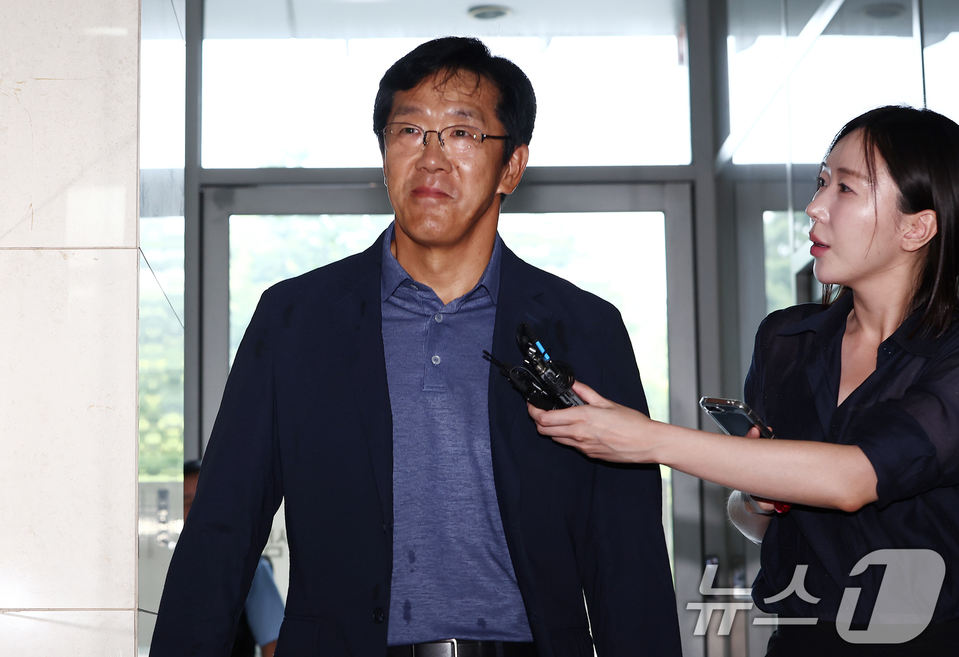 (서울=뉴스1) 김민지 기자 = 황유성 전 국군방첩사령관이 30일 오전 서울 서초구 '순직 해병 특검'으로 참고인 조사를 받기 위해 출석하고 있다. 2025.8.30/뉴스1