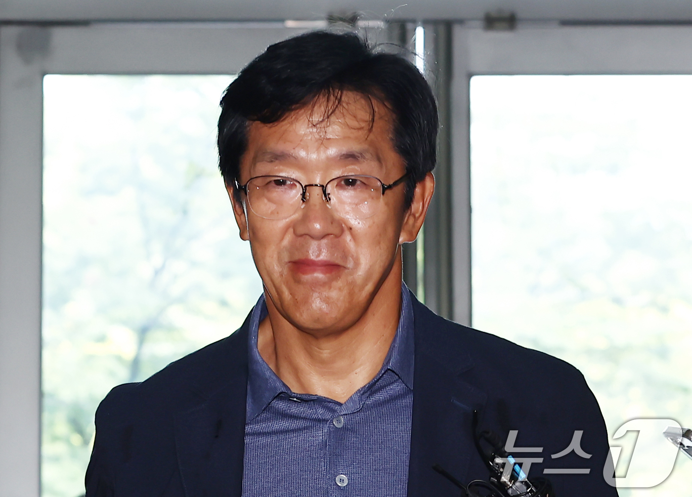 (서울=뉴스1) 김민지 기자 = 황유성 전 국군방첩사령관이 30일 오전 서울 서초구 '순직 해병 특검'으로 참고인 조사를 받기 위해 출석하고 있다. 2025.8.30/뉴스1