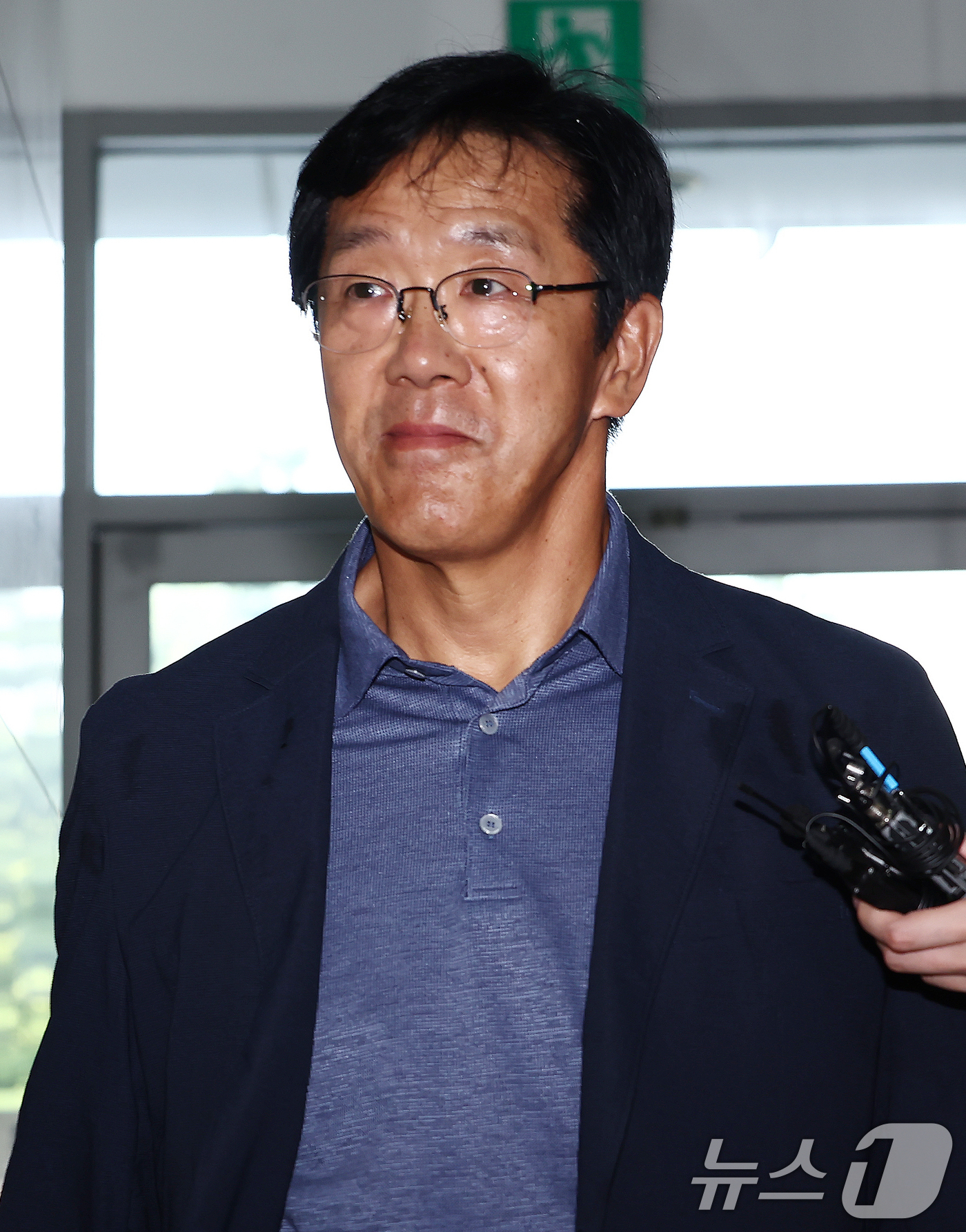 (서울=뉴스1) 김민지 기자 = 황유성 전 국군방첩사령관이 30일 오전 서울 서초구 '순직 해병 특검'으로 참고인 조사를 받기 위해 출석하고 있다. 2025.8.30/뉴스1