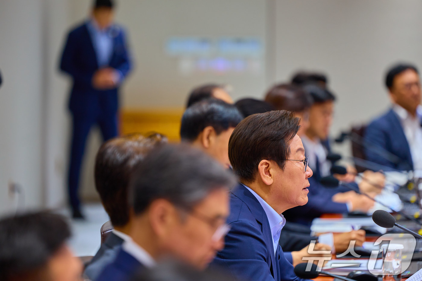 (서울=뉴스1) 이재명 기자 = 이재명 대통령이 지난 29일 서울 용산 대통령실 청사에서 열린 임시 국무회의에서 발언을 하고 있다. (이재명 대통령 SNS. 재판매 및 DB 금지) …