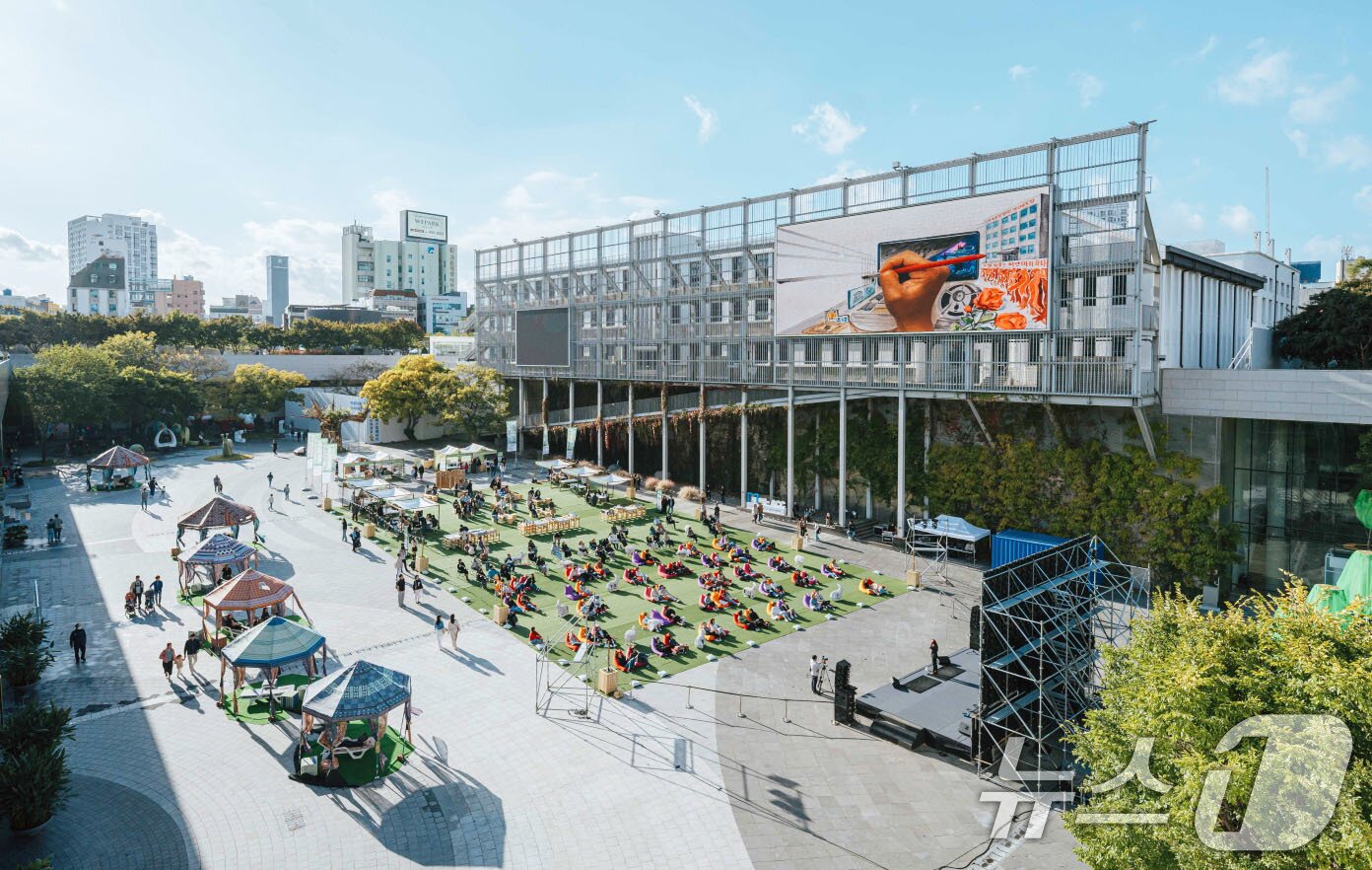 본문 이미지 - 국립아시아문화전당 &#39;책읽는 ACC&#39; 행사 모습.&#40;광주시 제공. 재판매 및 DB 금지&#41; 