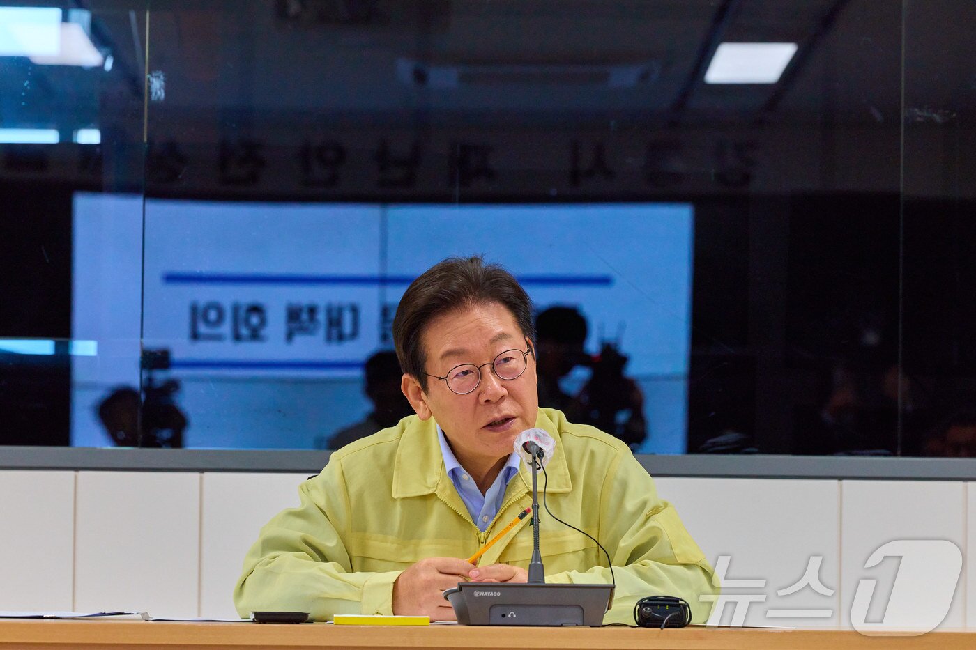 본문 이미지 - 이재명 대통령이 30일 강원 강릉시청 재난안전상황실에서 가뭄 대책 회의를 주재하고 있다. &#40;대통령실 제공. 재판매 및 DB 금지&#41; 2025.8.30/뉴스1 ⓒ News1 허경 기자