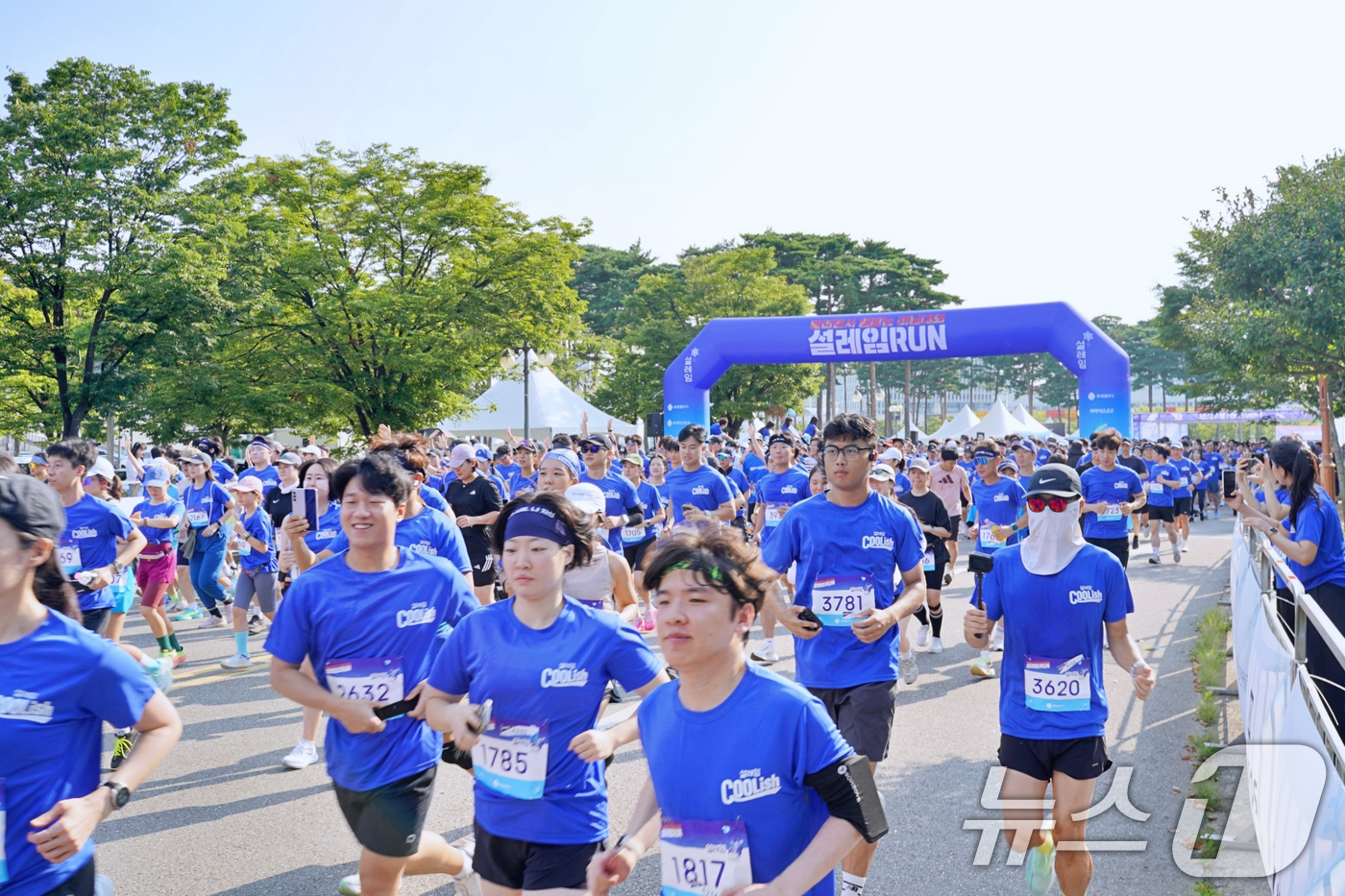 (서울=뉴스1) = 31일 서울 마포구 평화의공원에서 열린 롯데웰푸드 이색 러닝대회 '2025 설레임런'에서 참가자들이 출발하고 있다 (롯데웰푸드 제공. 재판매 및 DB 금지) 2 …