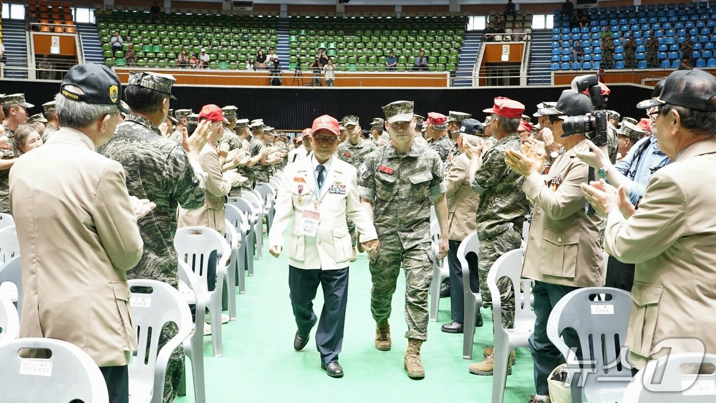 본문 이미지 - 31일 제주시 한라체육관에서 열린 제25회 제주 해병대의 날 기념식.&#40;제주도 제공. 재판매 및 DB 금지&#41;
