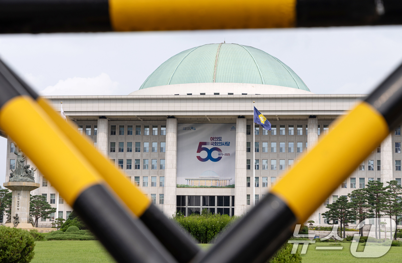 (서울=뉴스1) 이승배 기자 = 제429회 국회(정기회) 개회식을 하루 앞둔 31일 서울 여의도 국회의 모습이 보이고 있다.정기국회는 오는 9월1일 개회식을 시작으로 9·10일 교 …