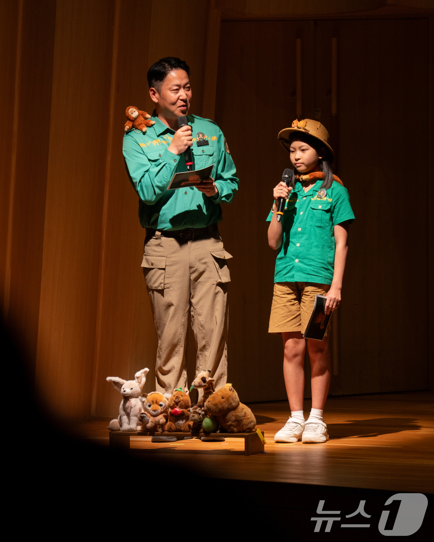 (서울=뉴스1) = 에버랜드가 어린이 생태교육 프로그램 '이큐브스쿨'의 일환으로 준비한 테마 음악회 '클래식 사파리'가 31일 세종문화회관에서 개최됐다. 이번 음악회는 에버랜드 경 …