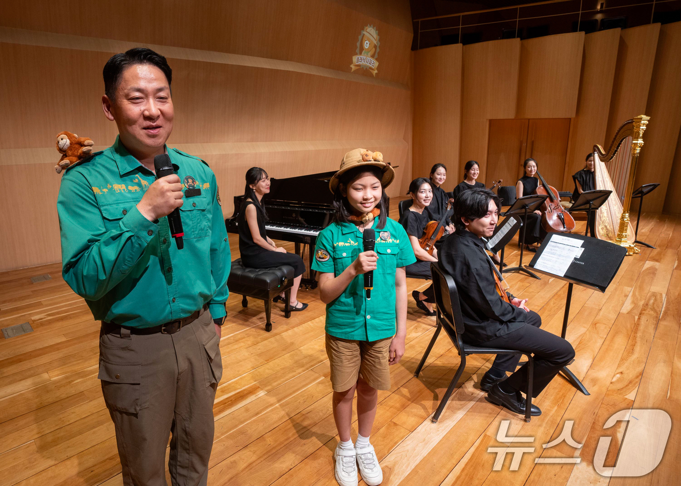 (서울=뉴스1) = 에버랜드가 어린이 생태교육 프로그램 '이큐브스쿨'의 일환으로 준비한 테마 음악회 '클래식 사파리'가 31일 세종문화회관에서 개최됐다. 이번 음악회는 에버랜드 경 …