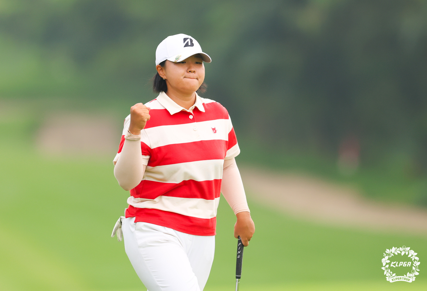 (서울=뉴스1) = 신다인이 31일 경기도 용인 써닝포인트 컨트리클럽에서 열린 한국여자프로골프(KLPGA) 투어 KG 레이디스 오픈 마지막 라운드 연장 두번째홀에서 버디를 성공하며 …