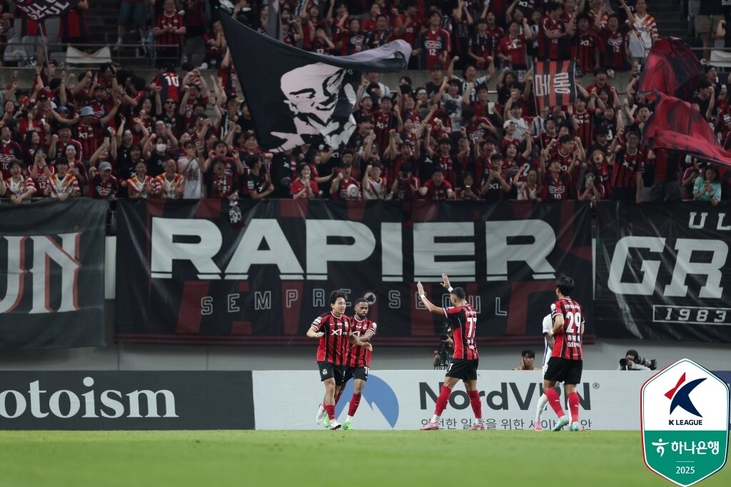 본문 이미지 - 동점골을 넣은 서울&#40;한국프로축구연맹 제공&#41; 