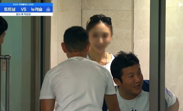 조세호 아내, 손흥민 경기 생중계 깜짝 포착…큰 키에 눈부신 미모