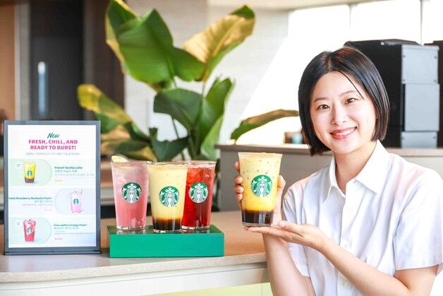 350만잔 팔린 스벅 음료 재출시…여름 시즌 인기 음료 3종 컴백