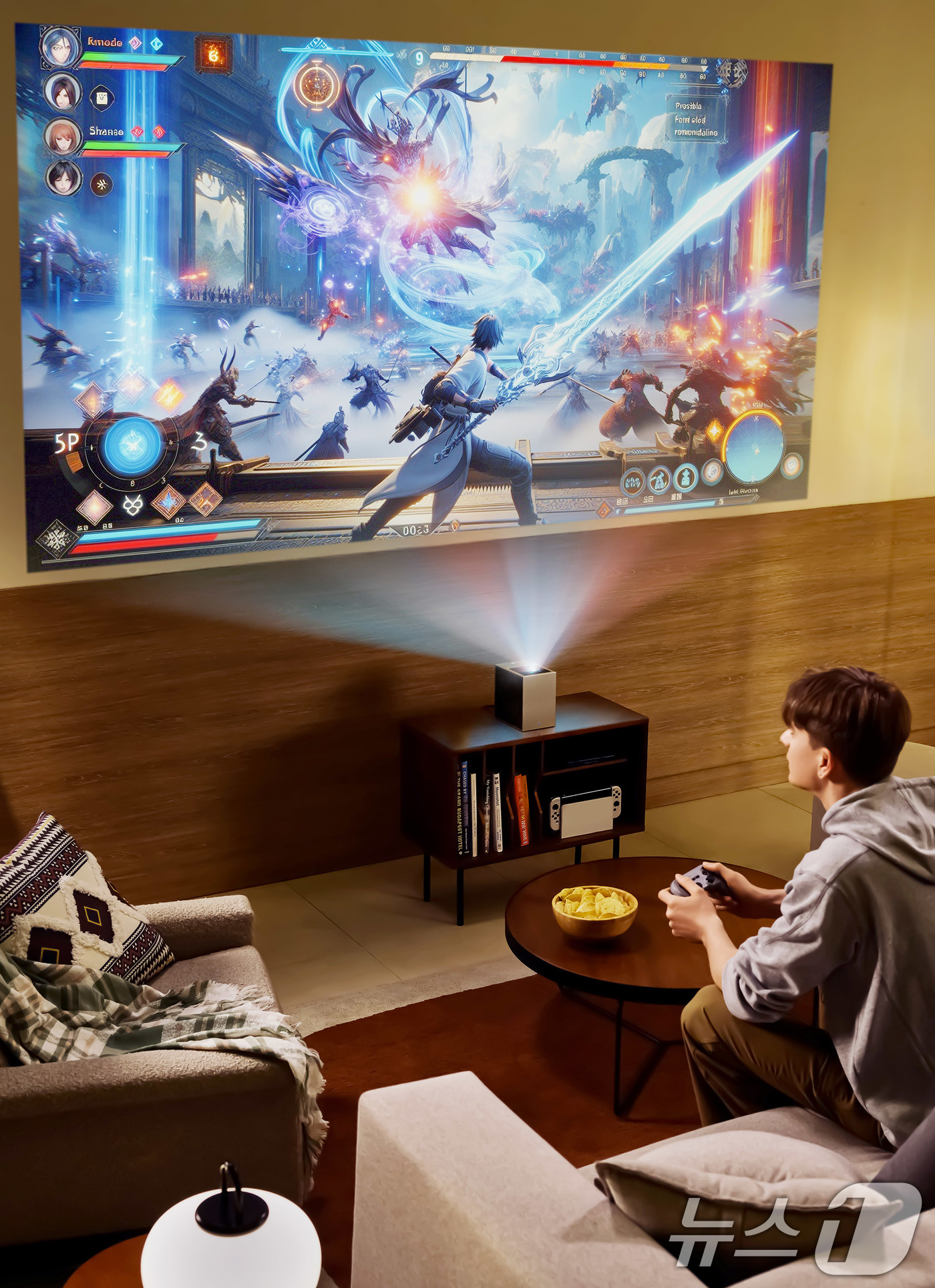 (서울=뉴스1) = LG전자가 강력한 성능과 미니멀 디자인을 모두 갖춘 시네빔 쇼츠를  출시하며 라이프스타일 프로젝터 트렌드를 선도한다고 4일 밝혔다. (LG전자 제공. 재판매 및 …