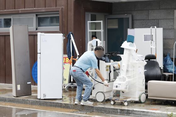 남부지방 할퀸 '폭우'에 2165세대 3049명 일시대피…피해 속출
