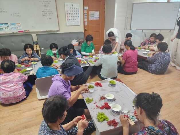 논산시 '치매안심마을' 운영…원예치료·토탈공예 등 호응