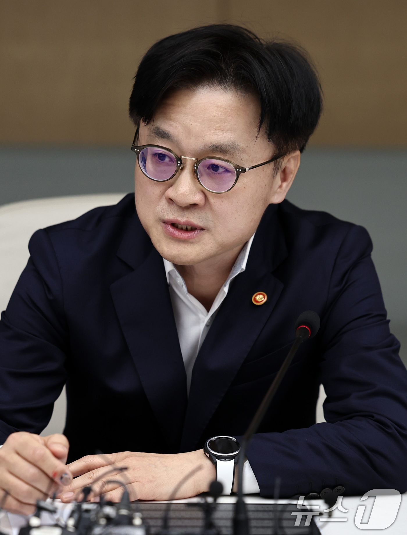 (서울=뉴스1) 구윤성 기자 = 김정관 산업통상자원부 장관이 4일 오전 서울 중구 대한상공회의소에서 열린 대미 통상전략 라운드 테이블에서 모두발언을 하고 있다. 2025.8.4/뉴 …